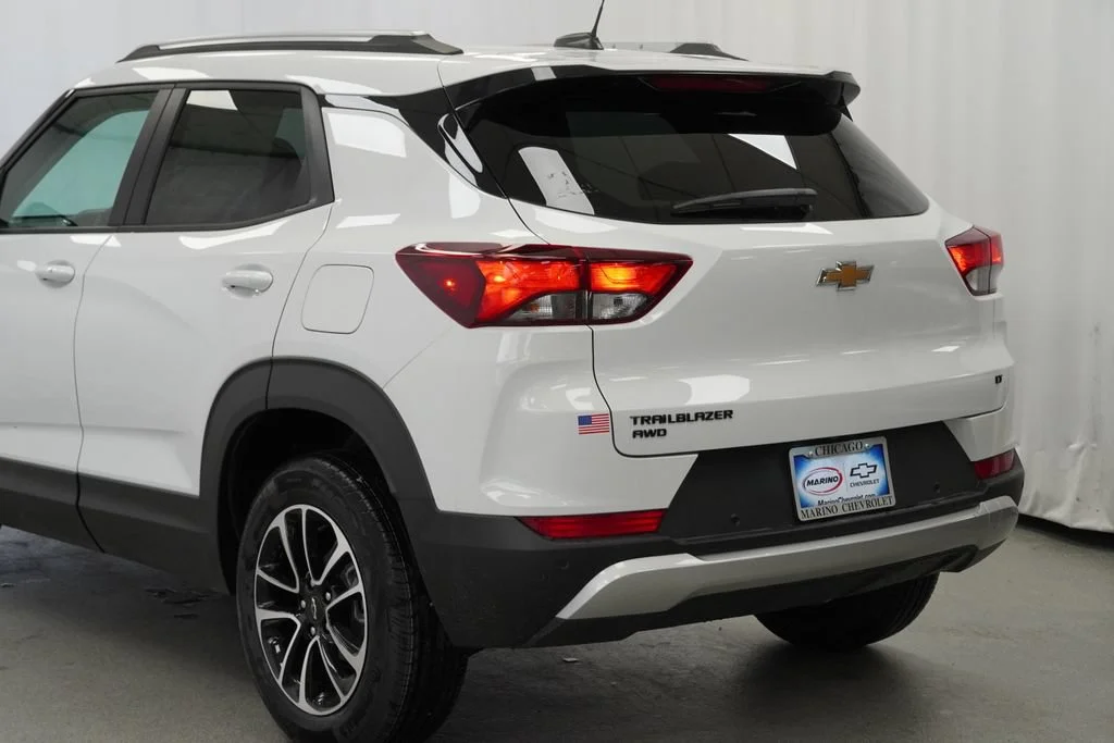 New 2026 Summit White Chevrolet LT image 38