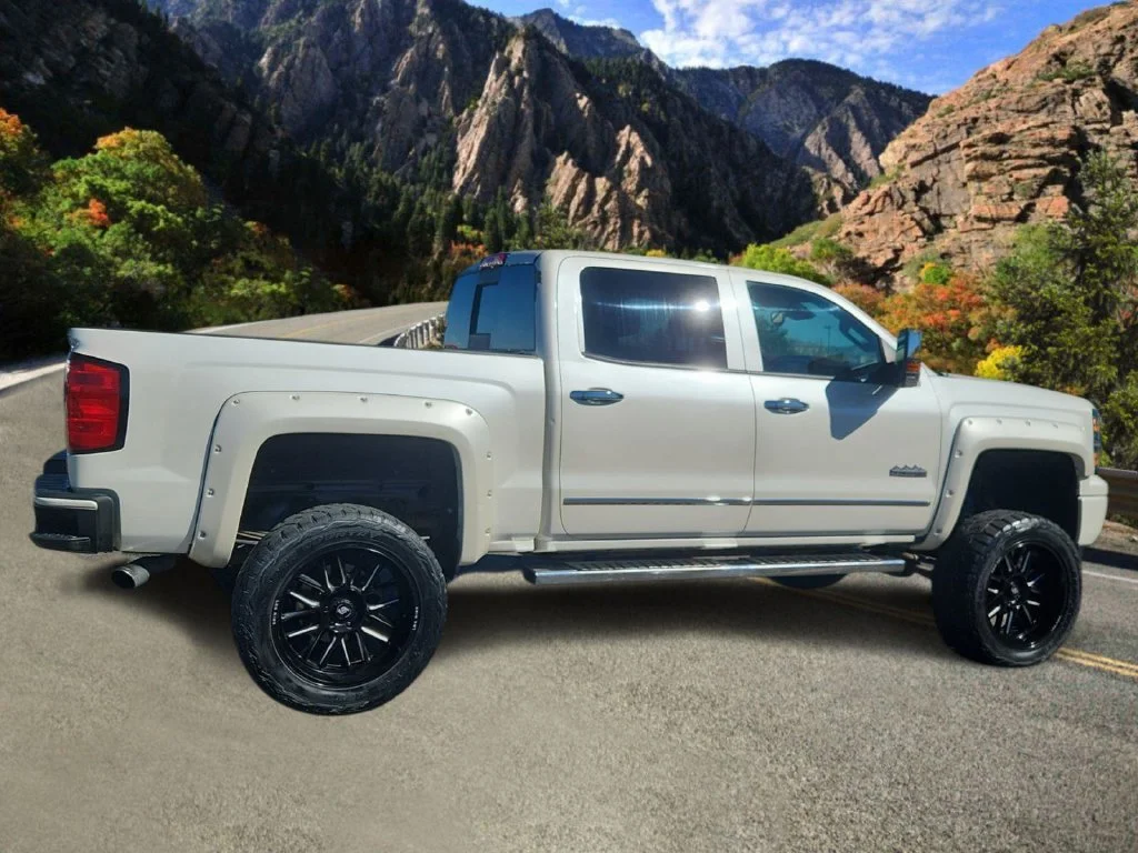 Used 2014 White Chevrolet High Country image 2