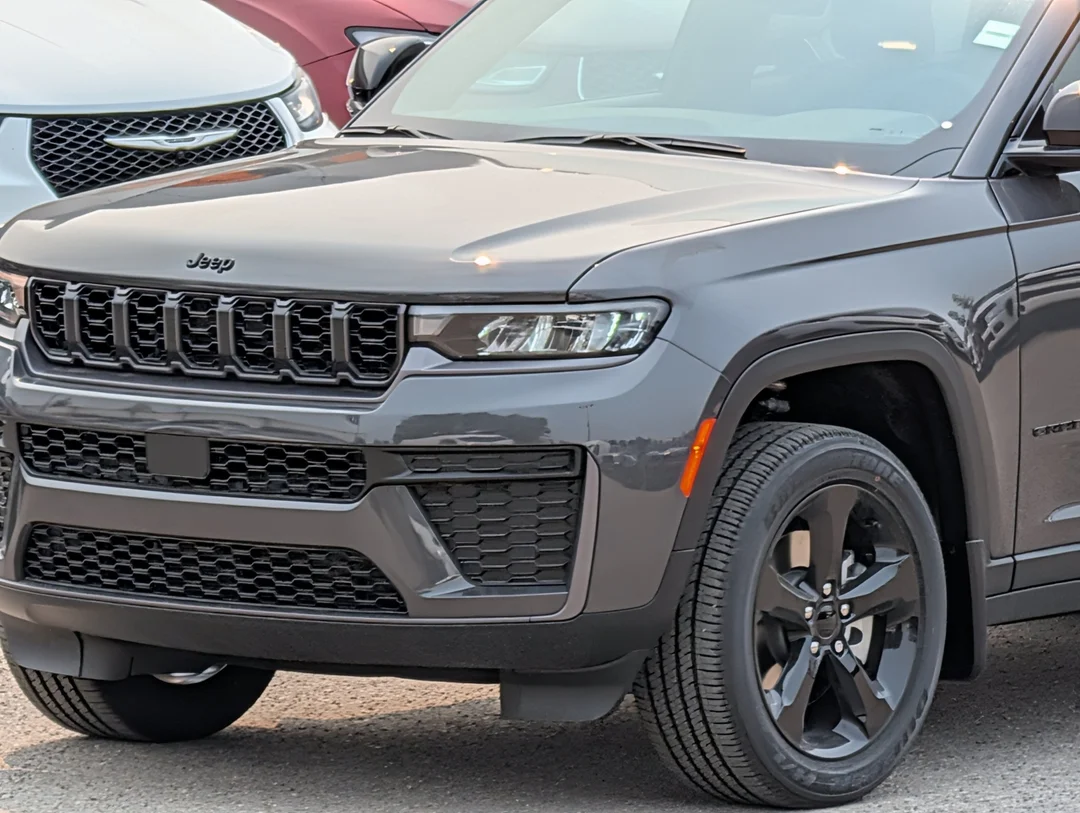 New 2026 Grey Jeep Altitude - - 4x4 - 2.0L Turbo - Altitude Appearance Pkg - Trailer Tow Pkg & Power Sunroof & More! image 10