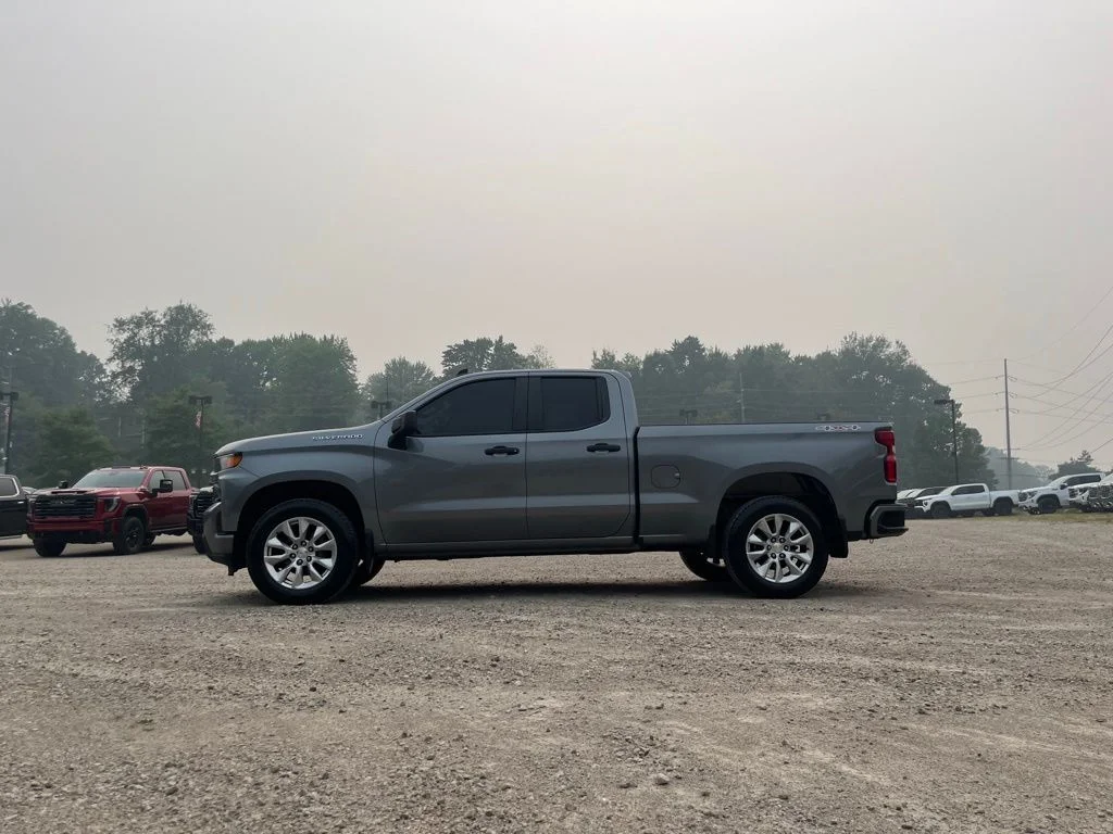 Used 2021 Steel Metallic Chevrolet Custom image 16