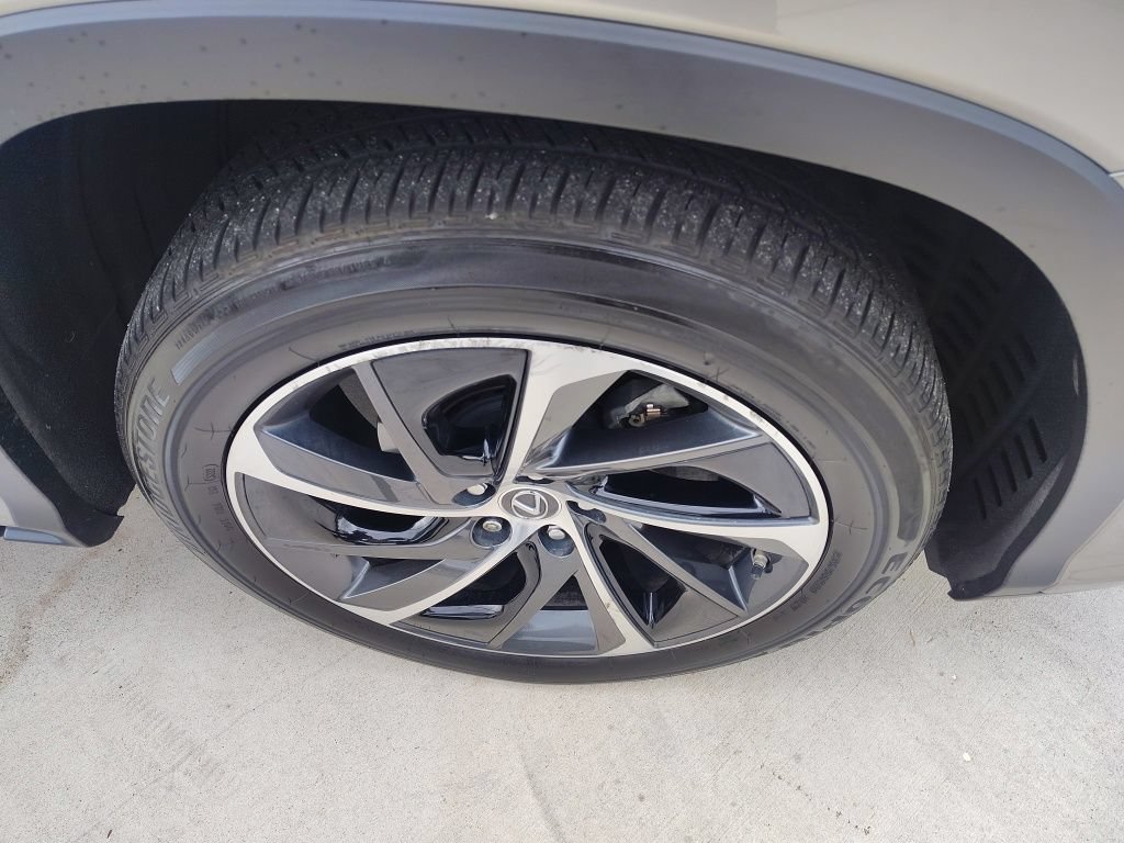 Used 2019 Atomic Silver Lexus 450h image 17