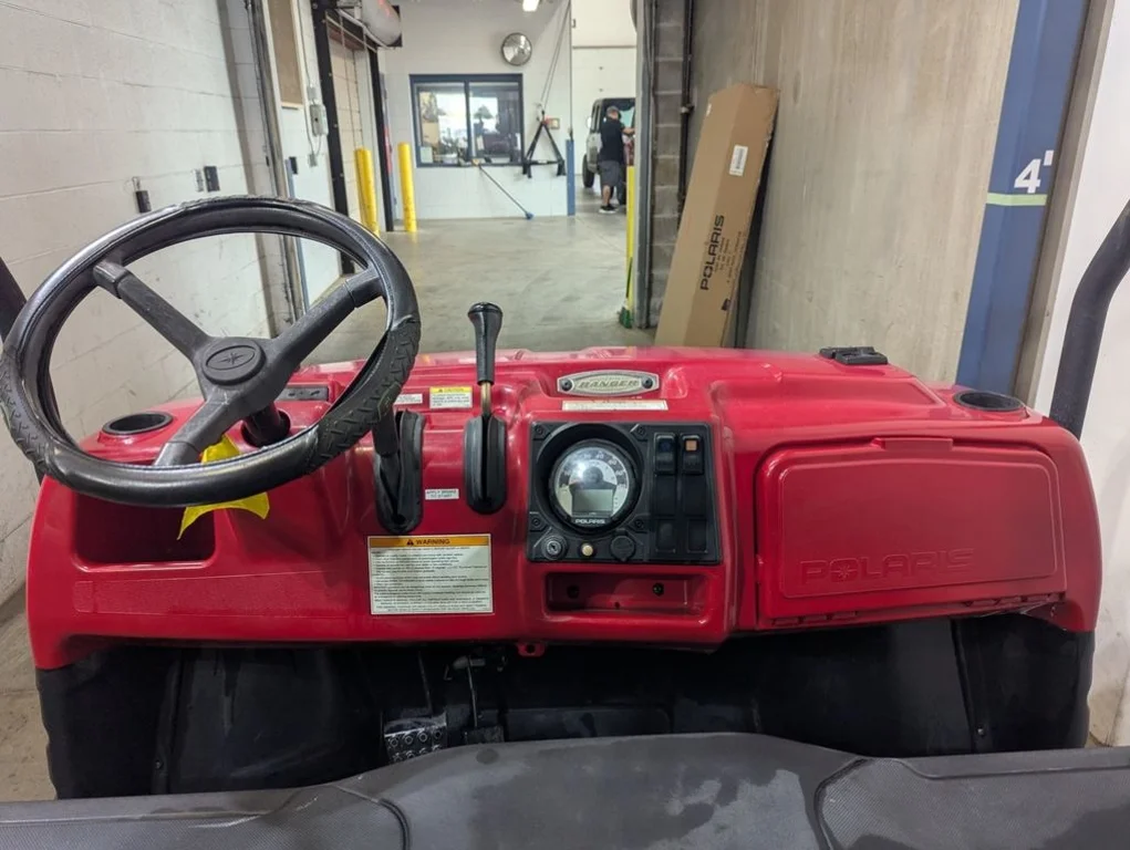 Used 2009 RED Polaris Crew image 7