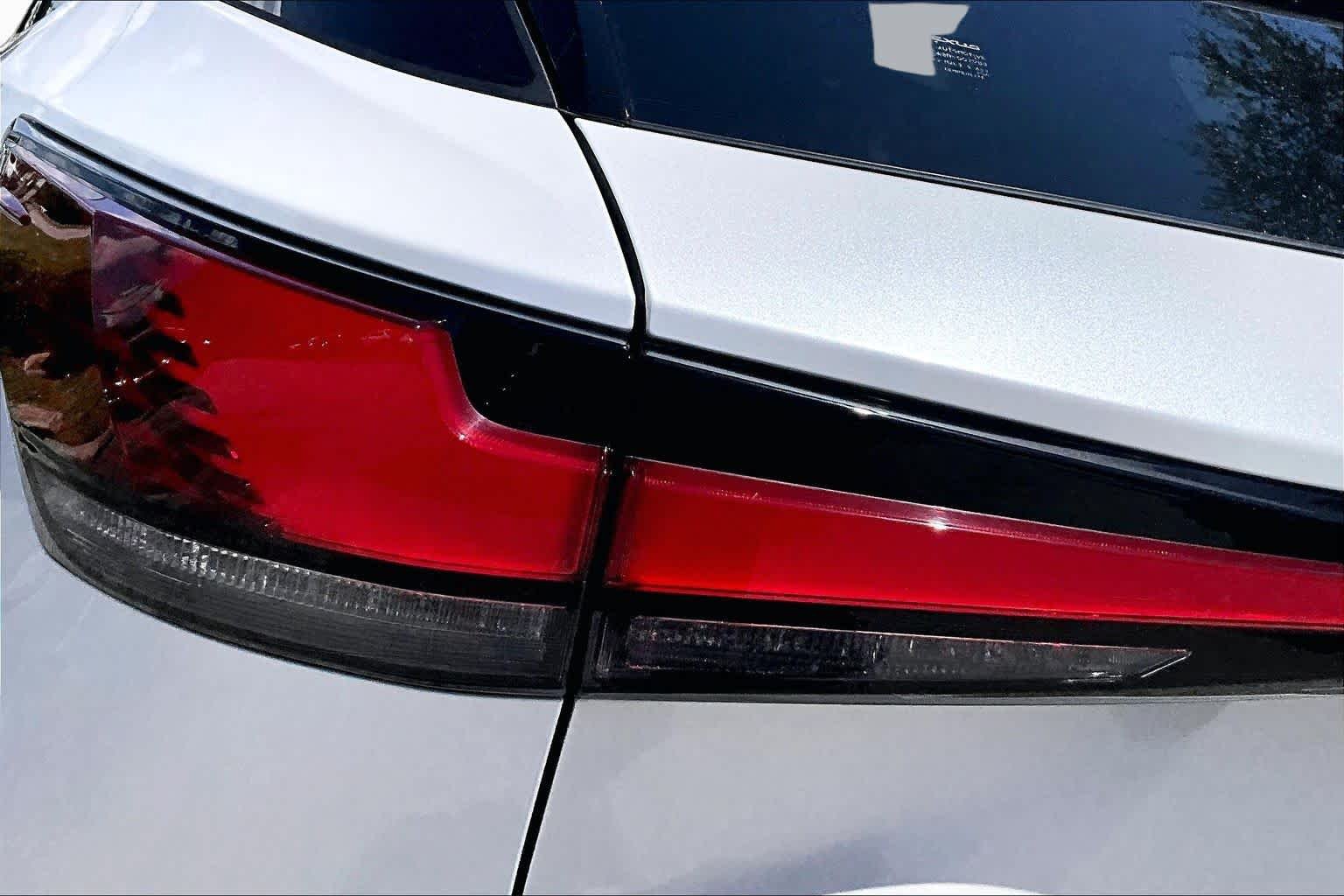 Used 2024 Eminent White Pearl Lexus Premium image 29