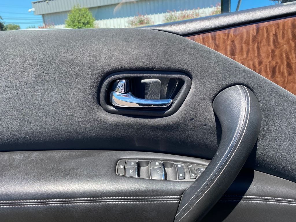 Used 2018 Blue Nissan SV image 13