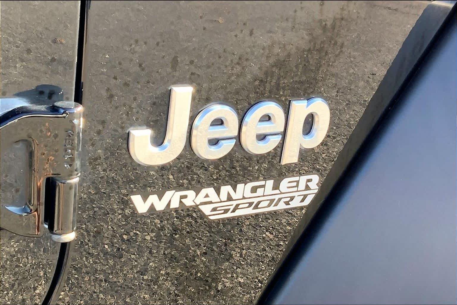 Used 2019 Black Clearcoat Jeep Sport S image 25