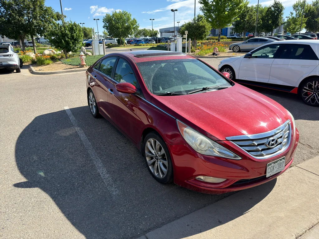 Used 2011 Venetian Red Hyundai SE image 4
