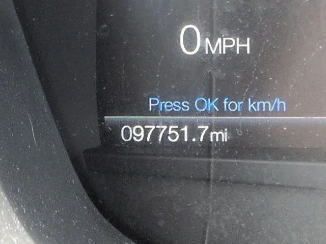 Used 2020 Oxford White Ford SE image 24