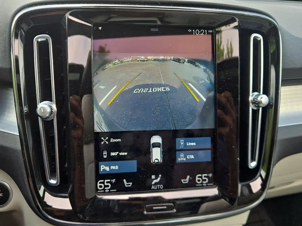 Used 2021 Crystal White Metallic Volvo Momentum image 8