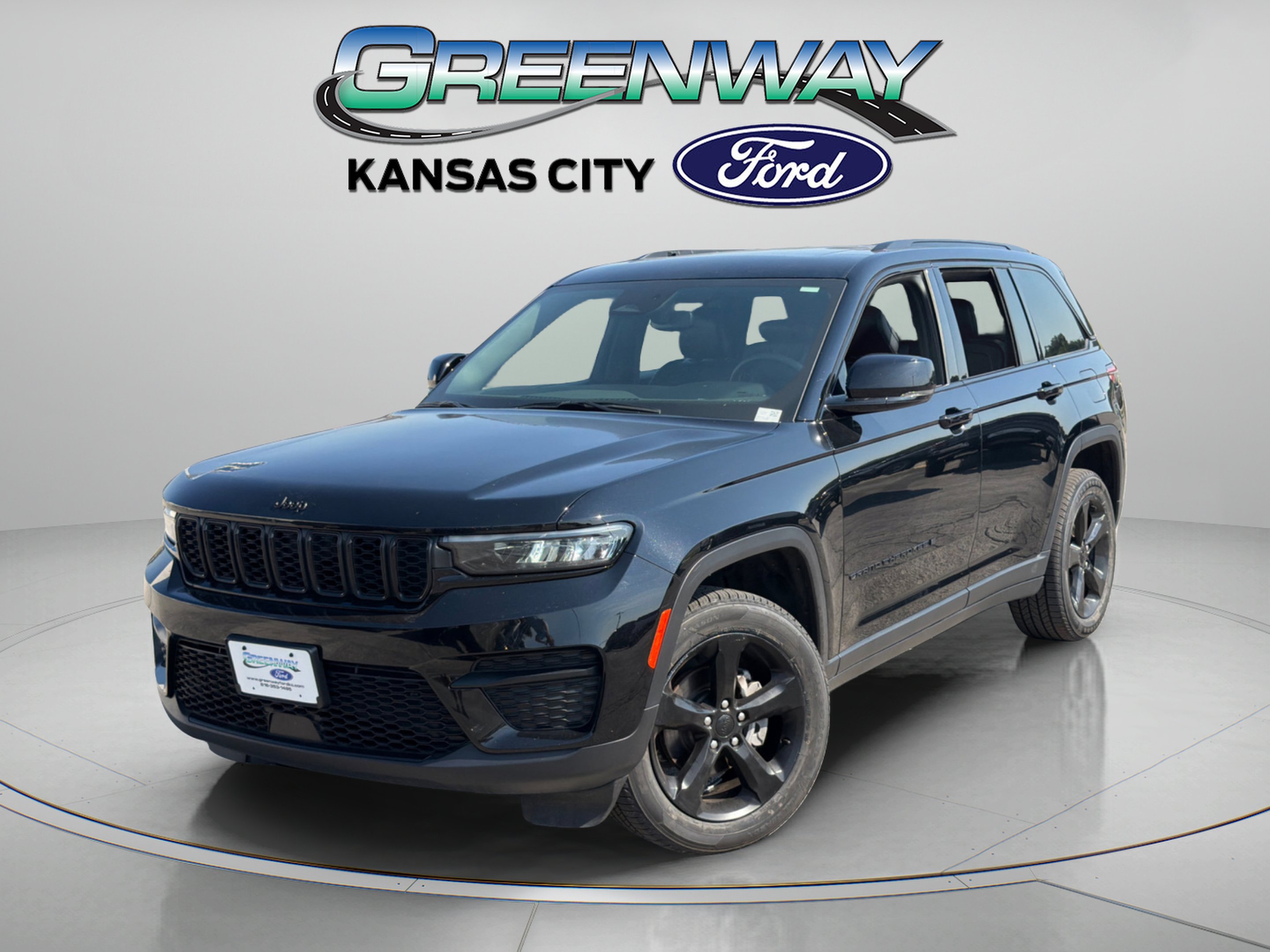 Used 2023 Diamond Black Jeep Altitude image 3
