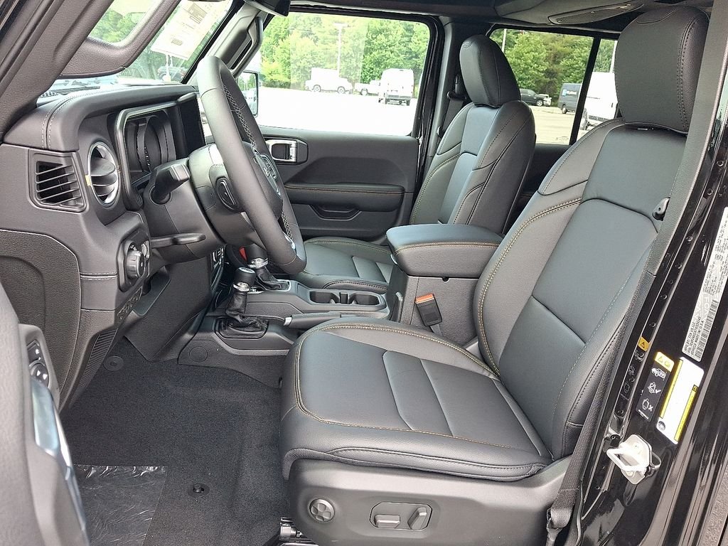 New 2026 Black Clear-Coat Exterior Paint Jeep Sahara image 9
