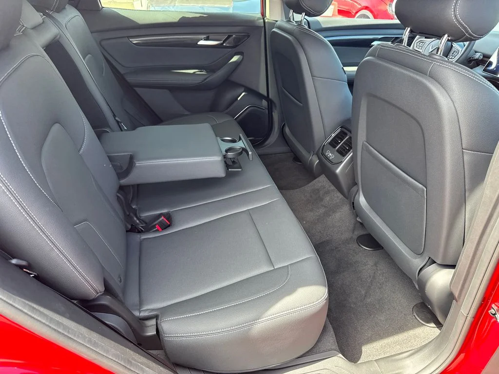 2025 VinFast VF 8 Eco - Photo 18