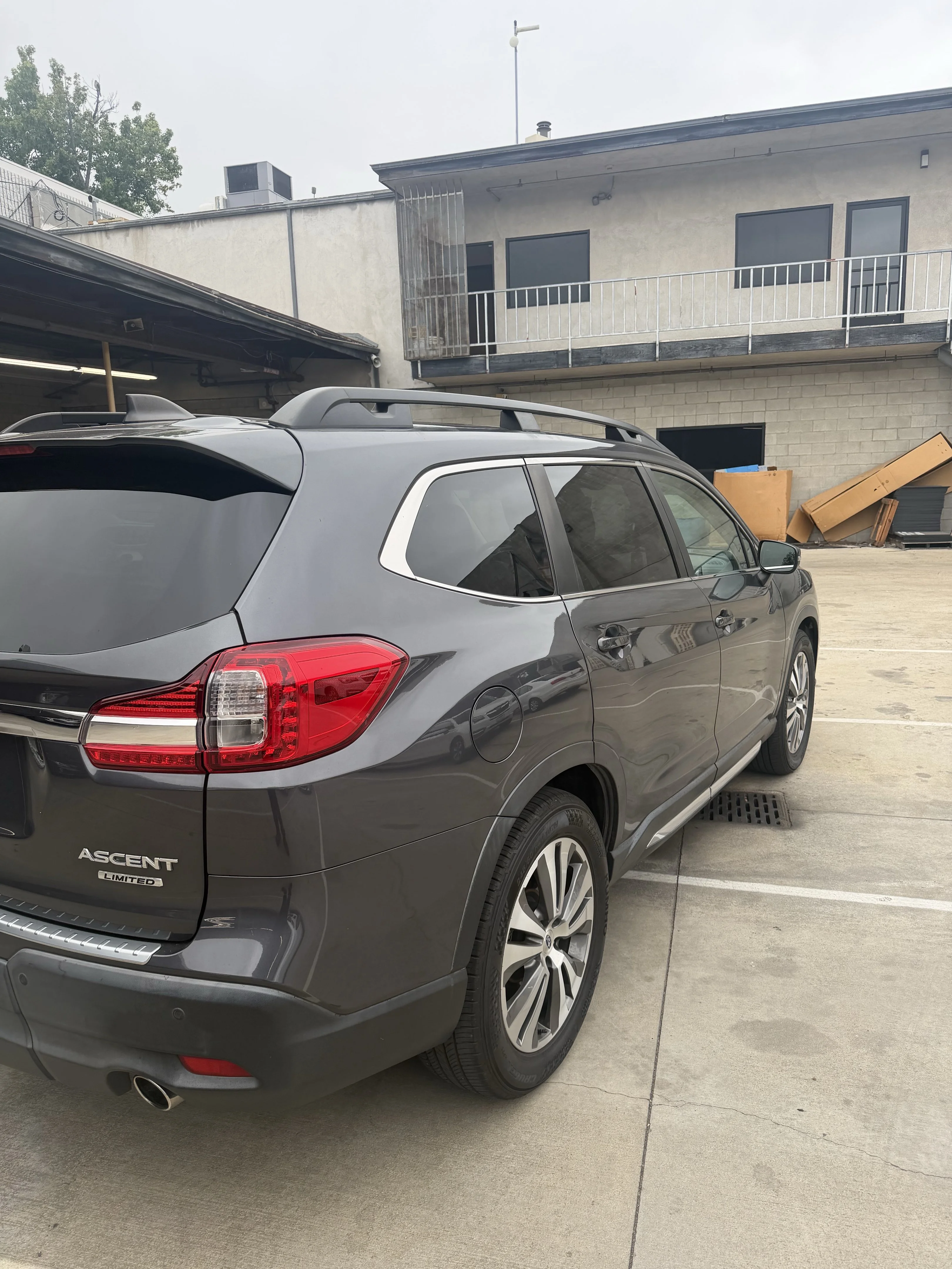 Used 2020 Magnetite Gray Metallic Subaru Limited image 2