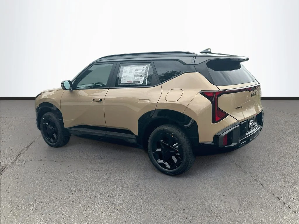 New 2027 Terrain Brown / Black Roof Kia X-Line image 5