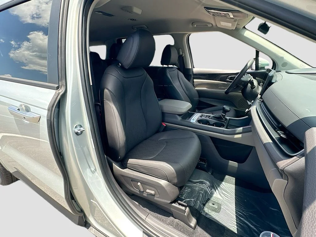 New 2026 Ivory Silver Kia EX image 29