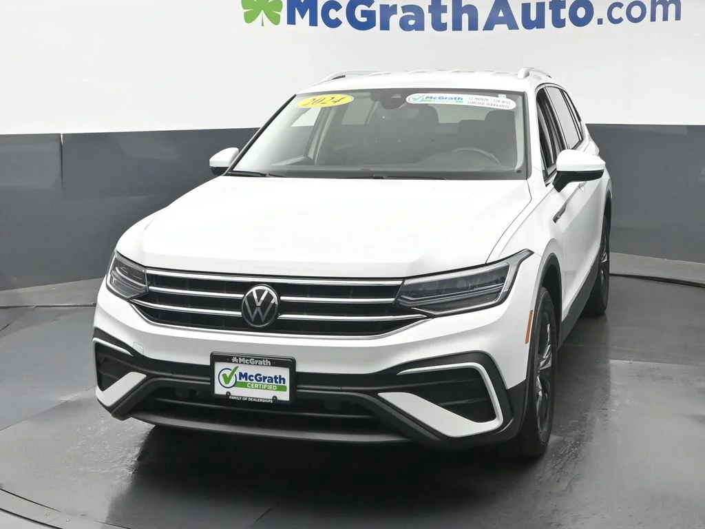 Used 2024 White Volkswagen 2.0T SE image 20