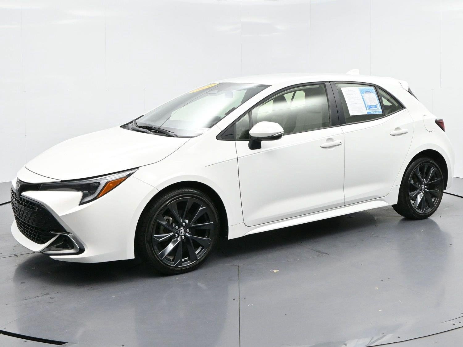 Used 2024 Ice Cap Toyota XSE image 3
