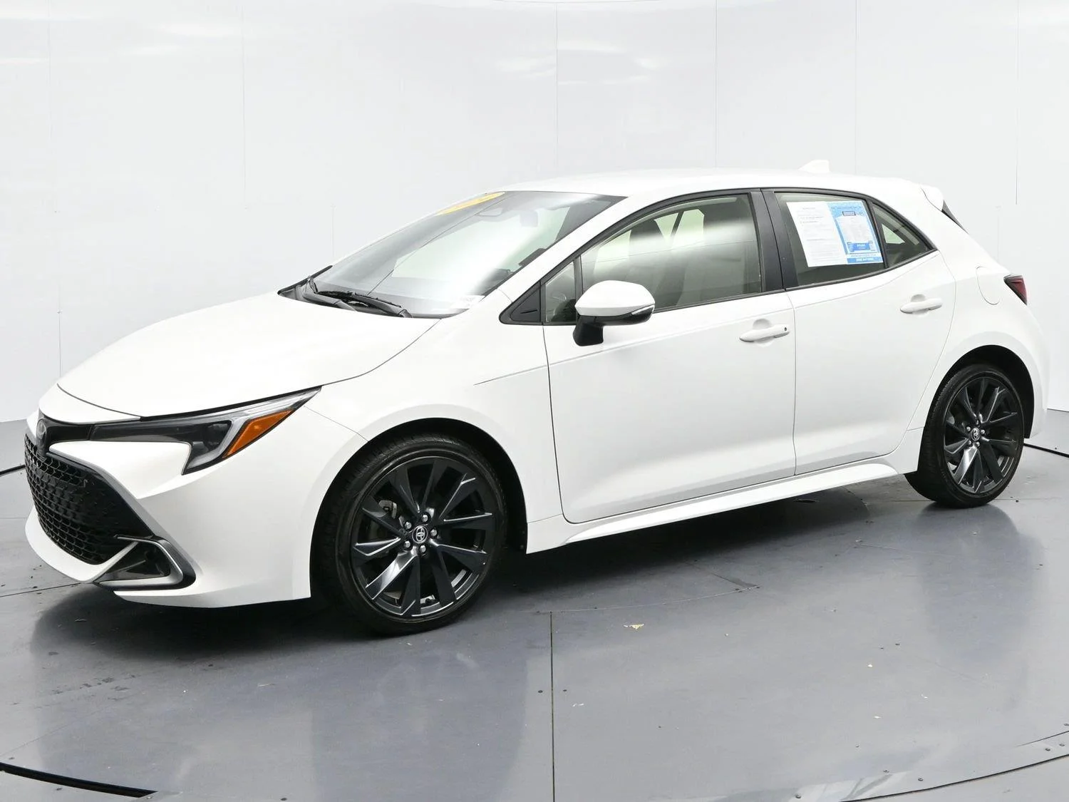 Used 2024 Ice Cap Toyota XSE image 3