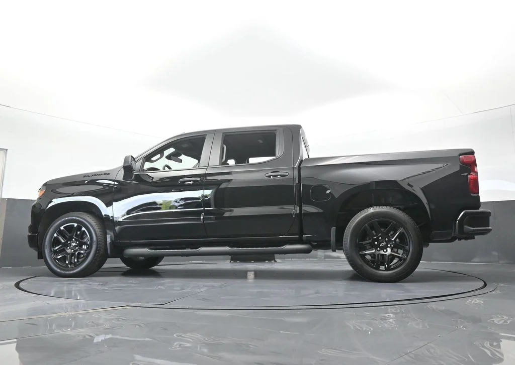 Used 2025 Black Chevrolet Custom image 59