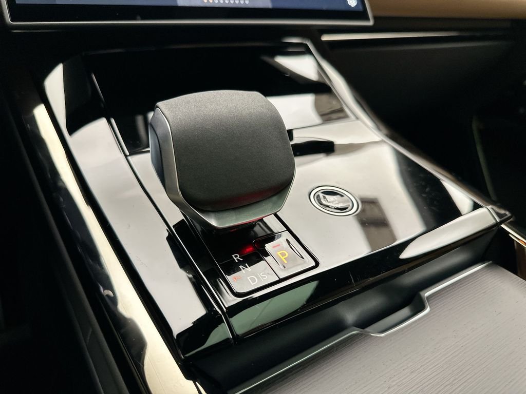 New 2026 Varesine Blue Land Rover Dynamic SE image 12