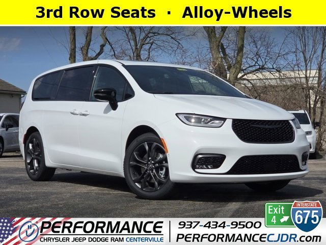 2026 Chrysler Pacifica Select's photo