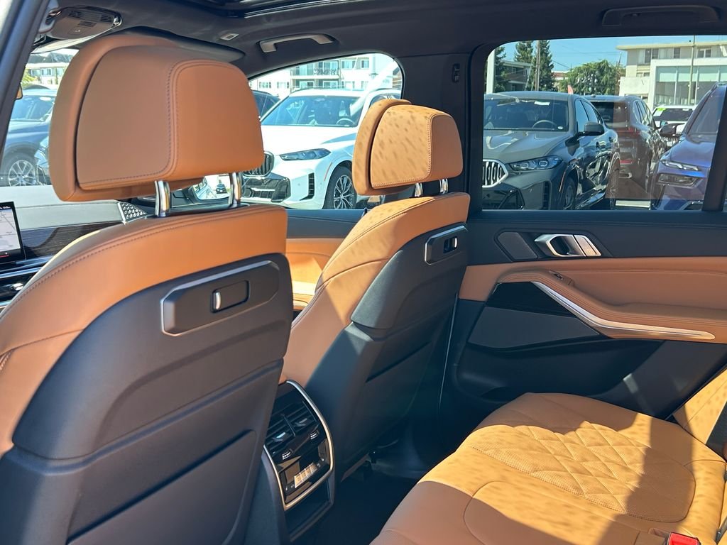 New 2026 Mineral White Metallic BMW xDrive50e image 31