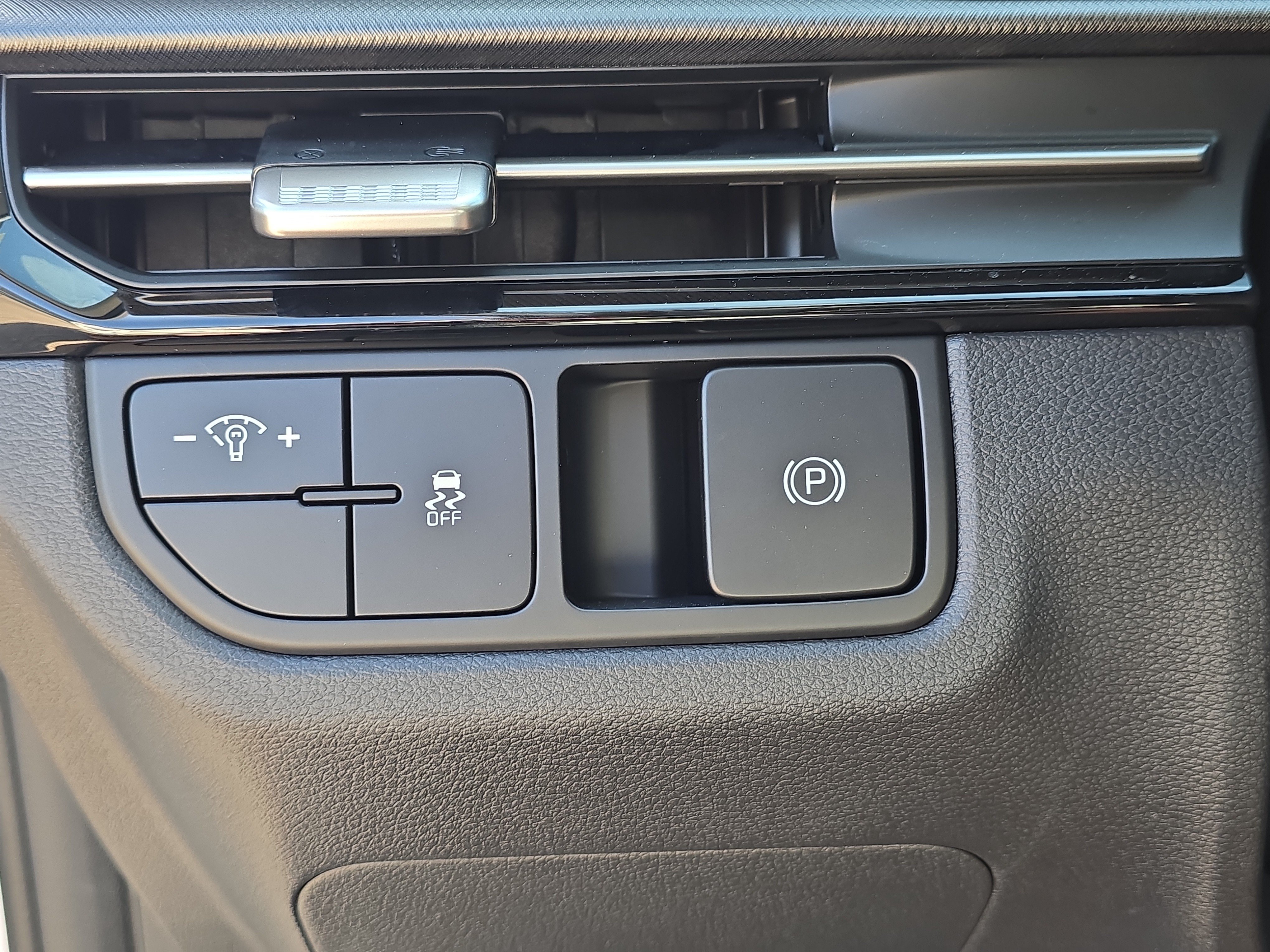 New 2026 Glacial White Kia LX image 27