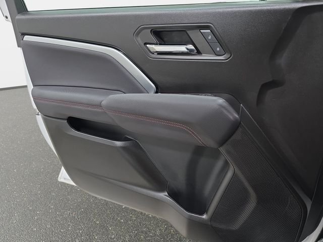 Used 2024 White Chevrolet Z71 image 25