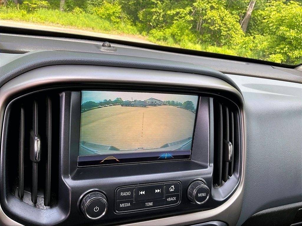 Used 2018 Gray Chevrolet Z71 image 16