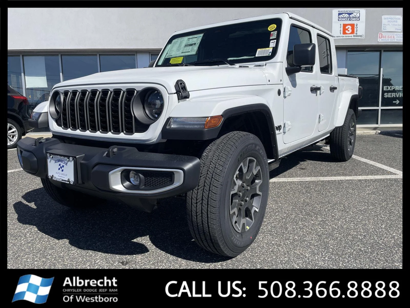 2026 Jeep Gladiator Sahara Auto's photo