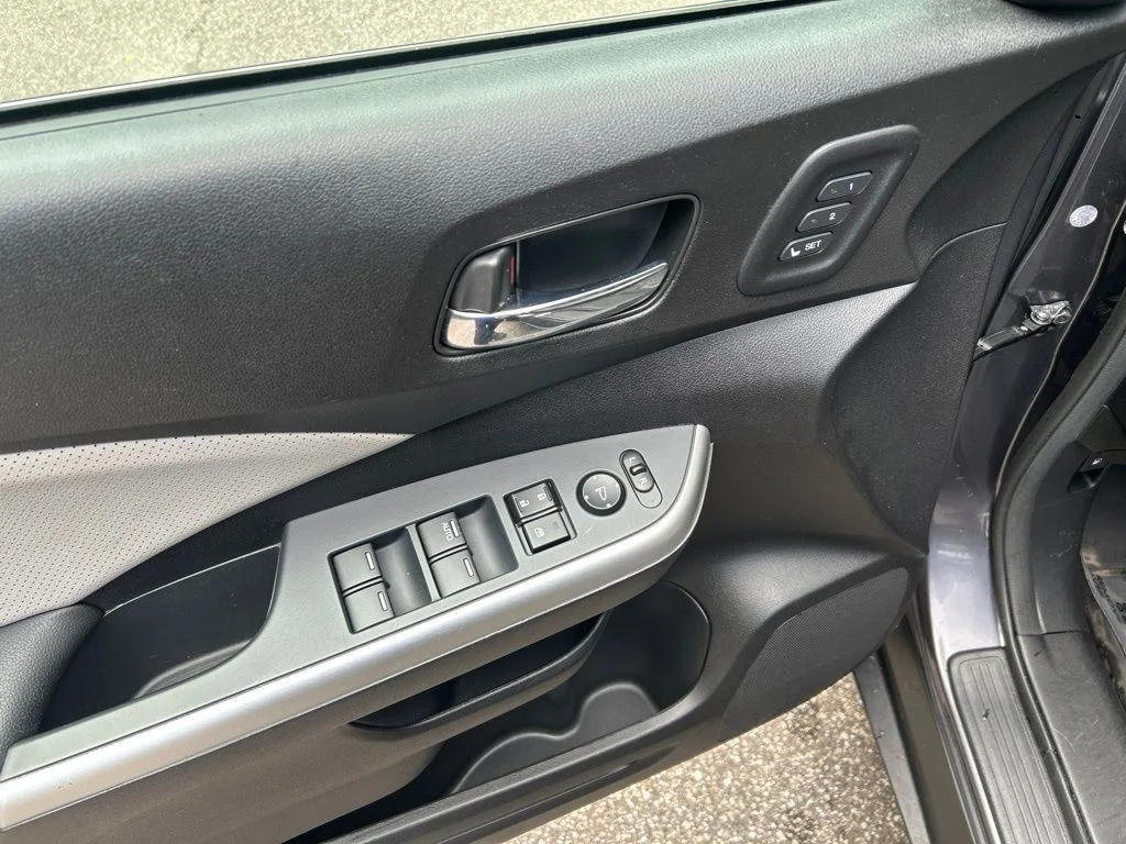 Used 2015  Honda Touring image 14