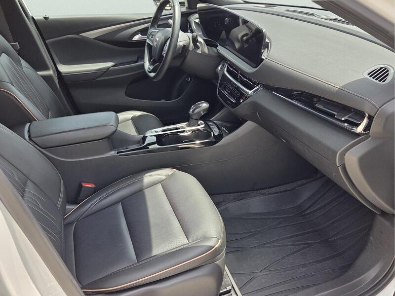 Used 2025 White Frost BUICK FWD 4DR AVENIR image 18