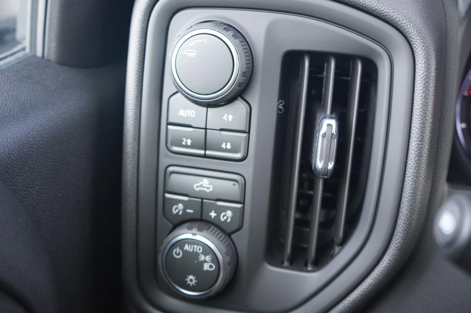 2026 Chevrolet Silverado 1500 Custom Trail Boss - Photo 19