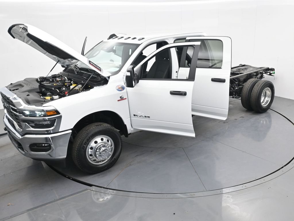 New 2026 Bright White Clearcoat RAM Tradesman image 45