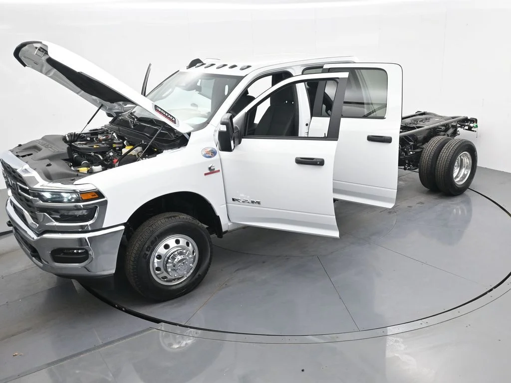 New 2026 Bright White Clear-Coat Exterior Paint RAM Tradesman image 45