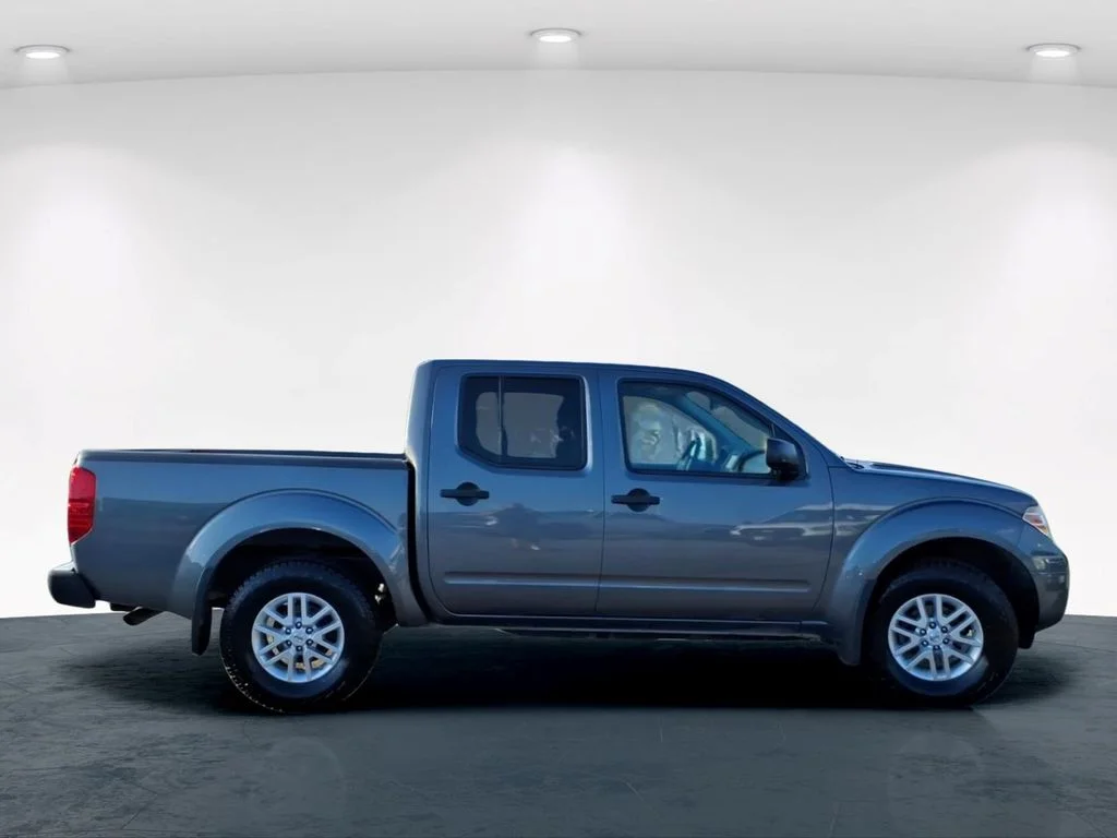 Used 2019 Gray Nissan SV image 7