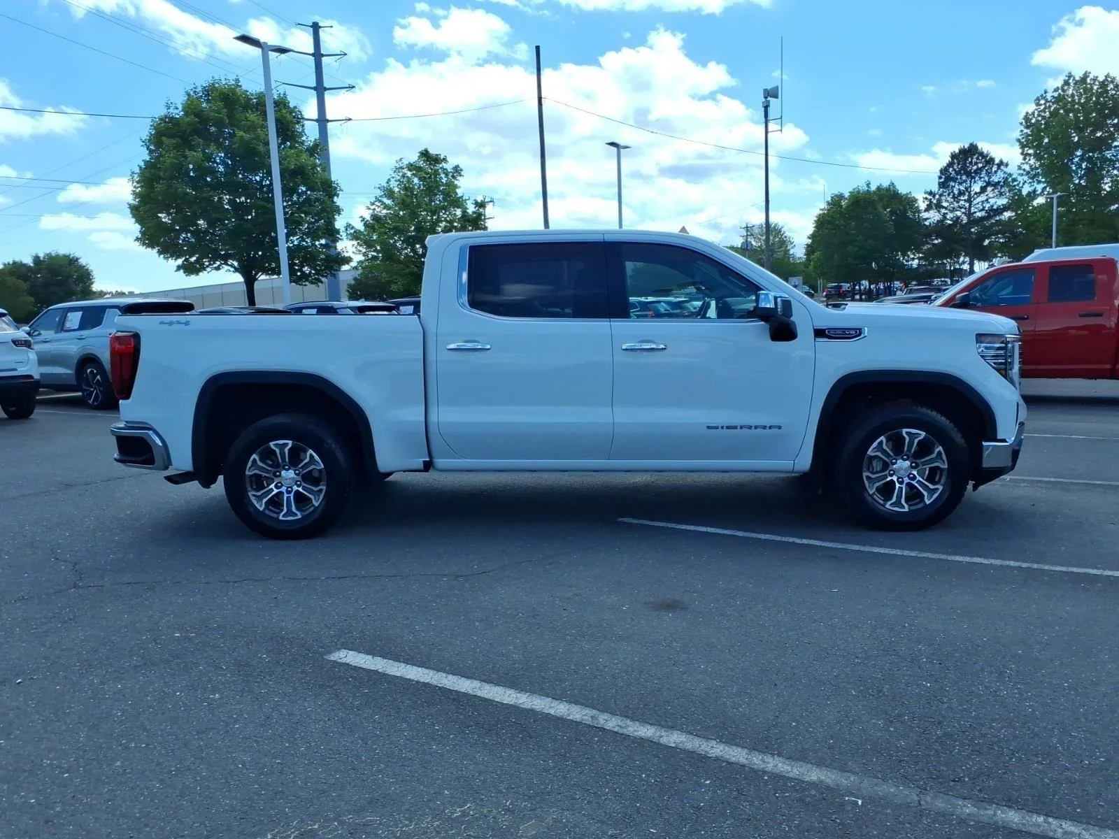 Used 2025 Summit White GMC SLT image 10