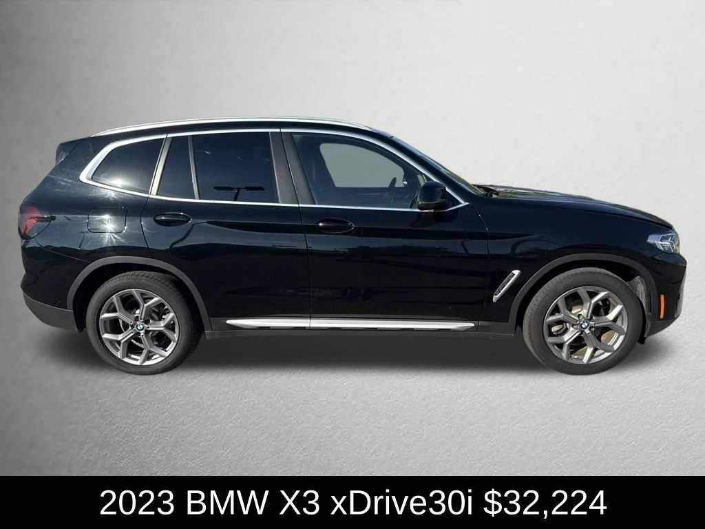 Used 2023  BMW xDrive30i image 2