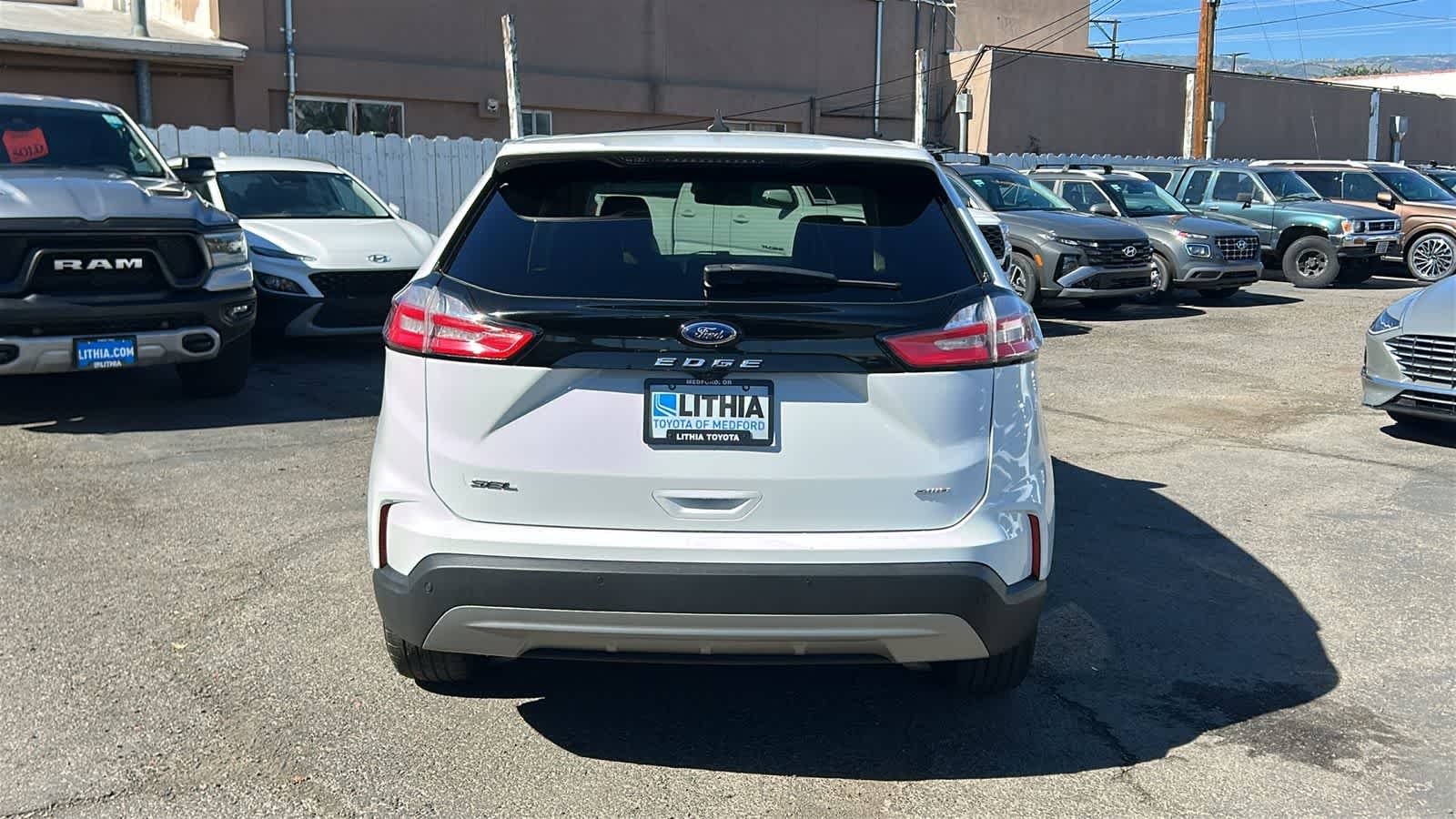 Used 2021 Oxford White Ford SEL image 6