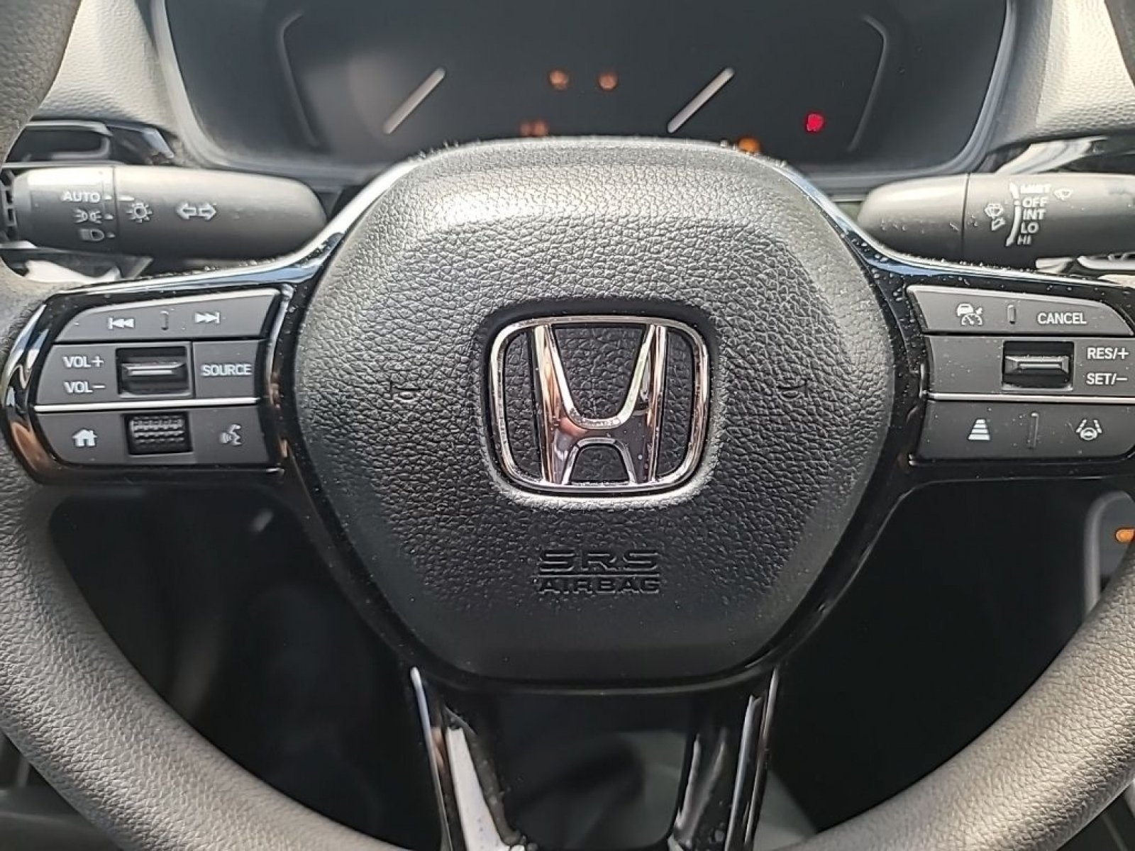 Certified Used 2025 Solar Silver Metallic Honda LX image 10