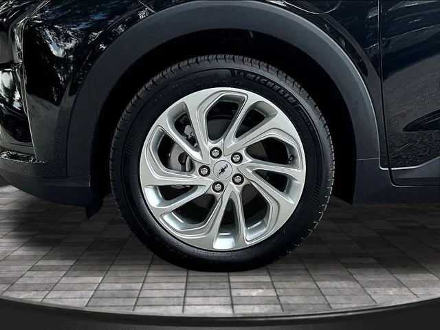 New 2027 Mosaic Black Metallic Chevrolet LT image 13
