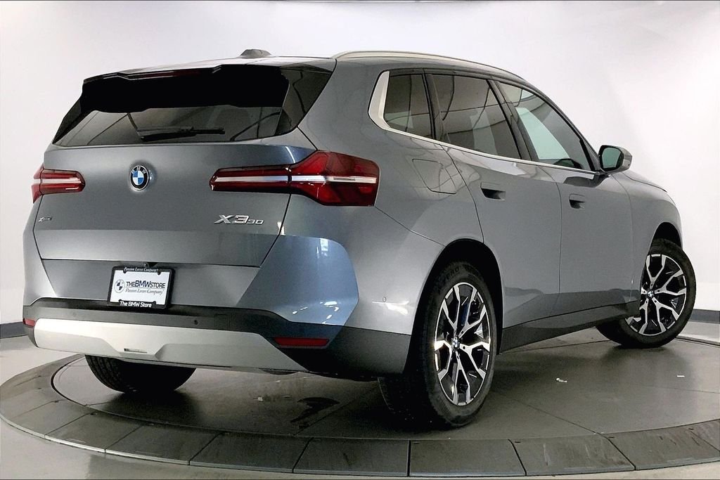 Used 2025 Skyscraper Grey Metallic BMW  image 12