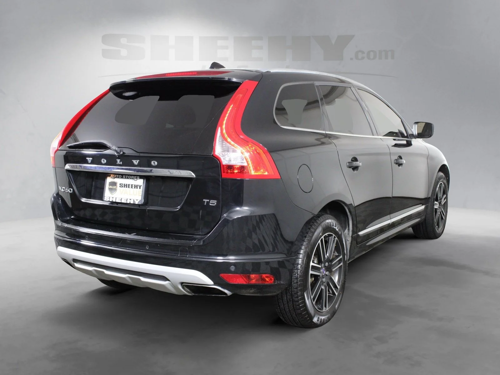Used 2017 Black Volvo T5 Dynamic image 10