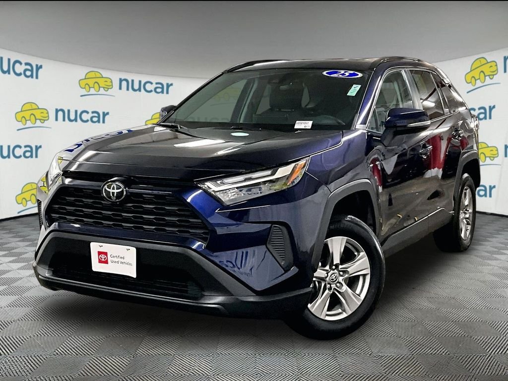 Used 2025  Toyota XLE image 3