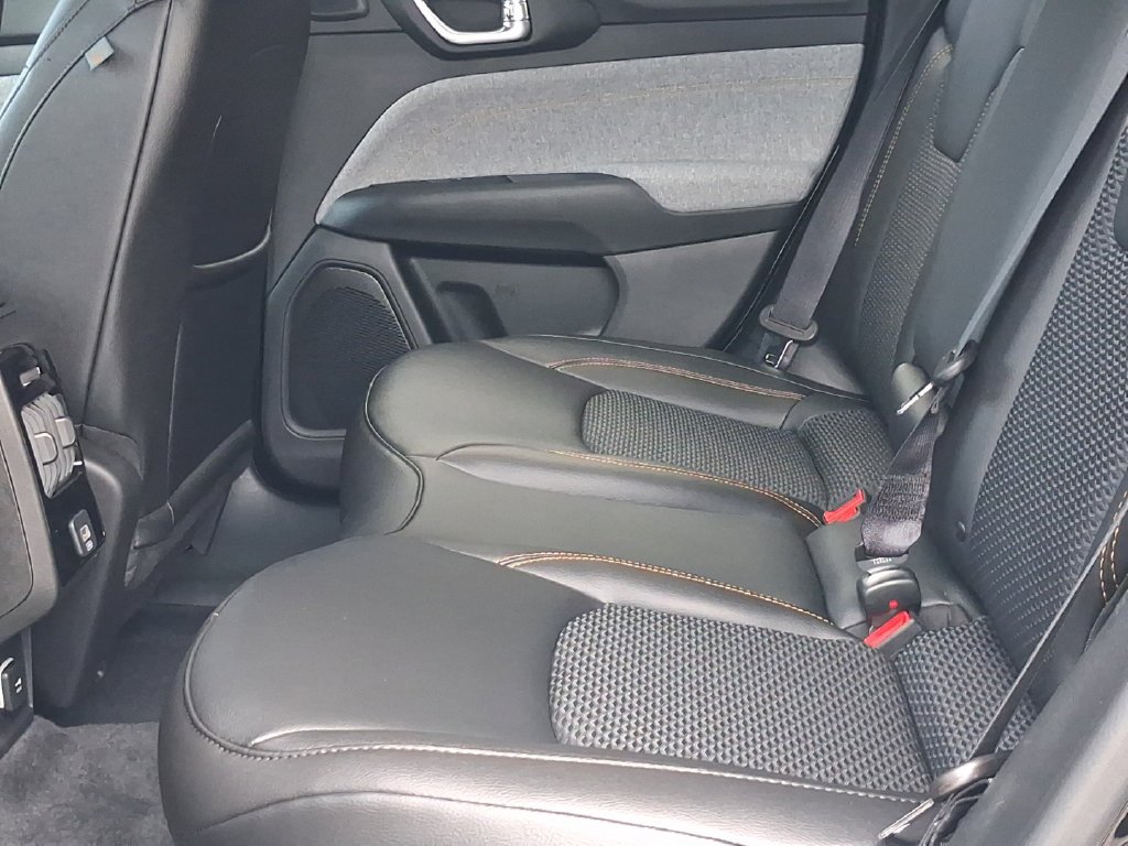 New 2026 Black Jeep Latitude image 18