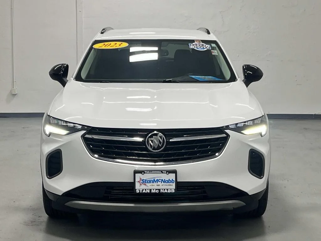 Used 2023 Summit White Buick Essence image 3