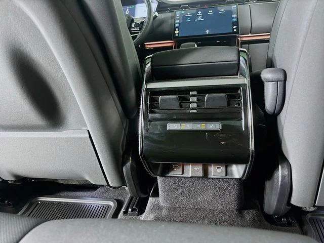 Certified Used 2025 Eiger Gray Land Rover SE image 24