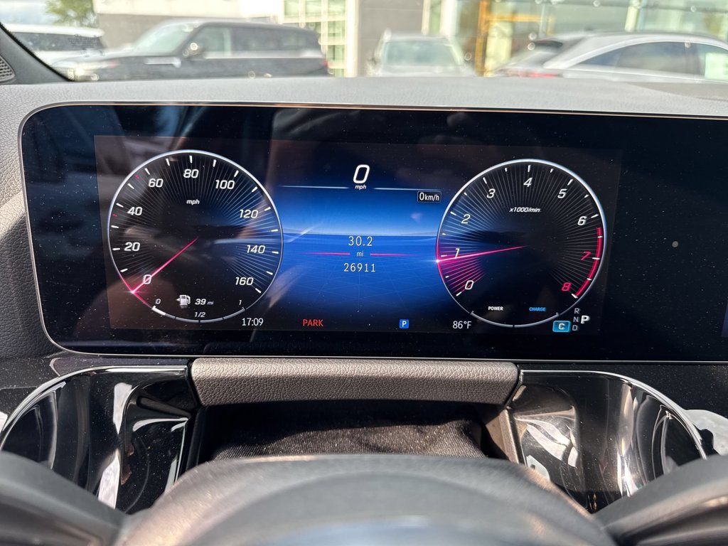 Used 2025  Mercedes-Benz GLA 250 image 9