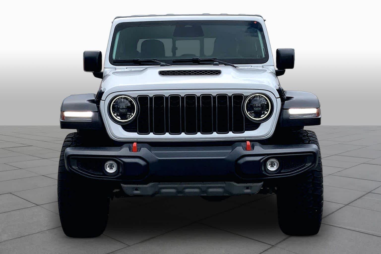 Used 2026 Bright White Clearcoat Jeep Mojave image 4