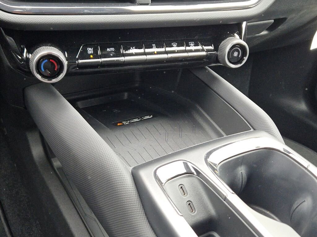 2025 Chevrolet Equinox EV RS - Photo 25