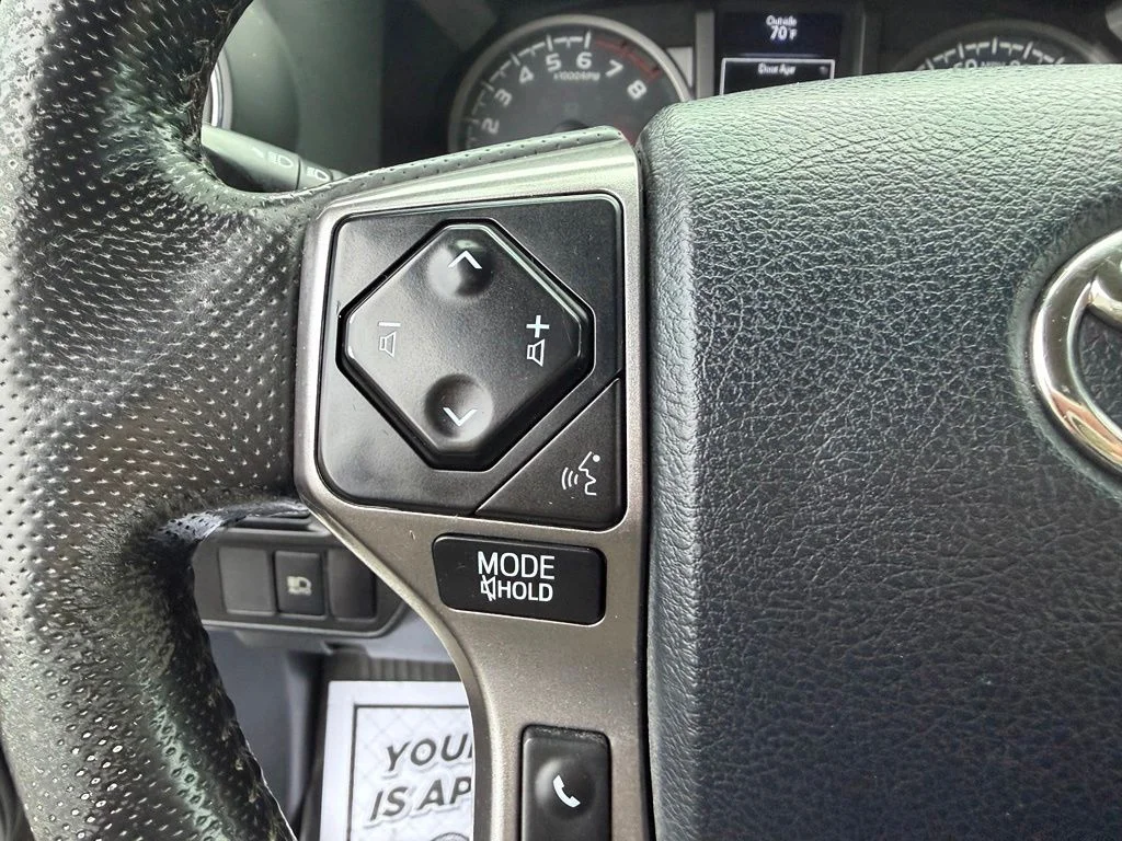 Used 2018 White Toyota SR5 image 31